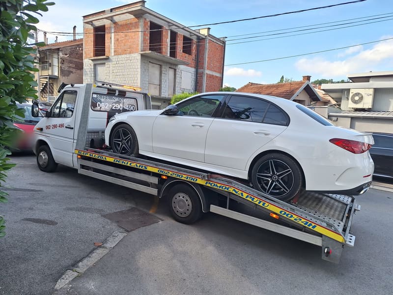 Automobili: Od gradskog auta do limuzine. Vozilo ide na platformu i vozimo ga gde kažete.